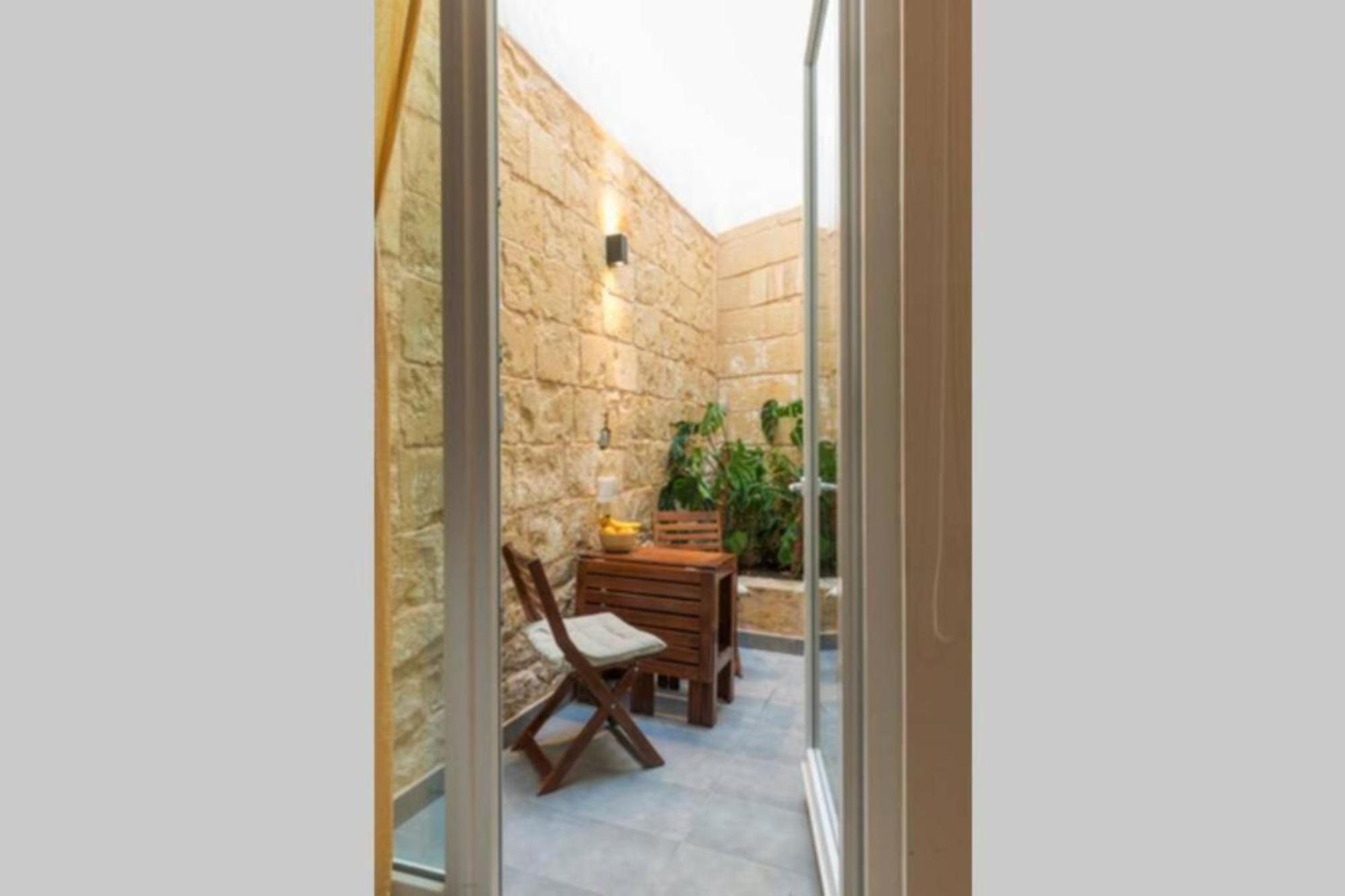 Authentic Gf Apartment With Terrace At The 3 Cities Marina Cospicua Eksteriør bilde